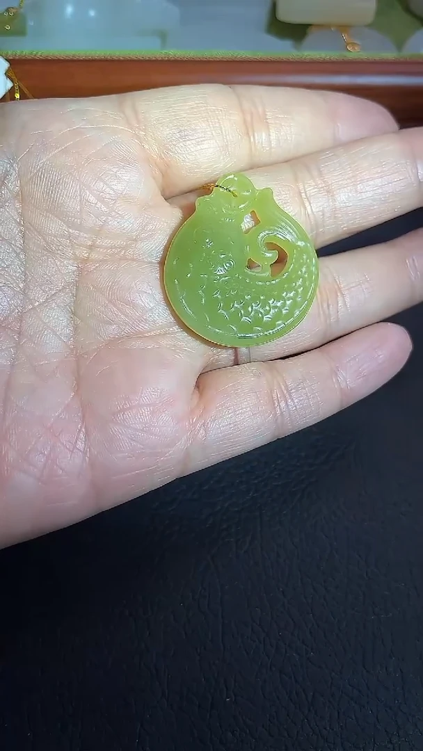 吊坠(赠链)未镶嵌和田玉年年有鱼