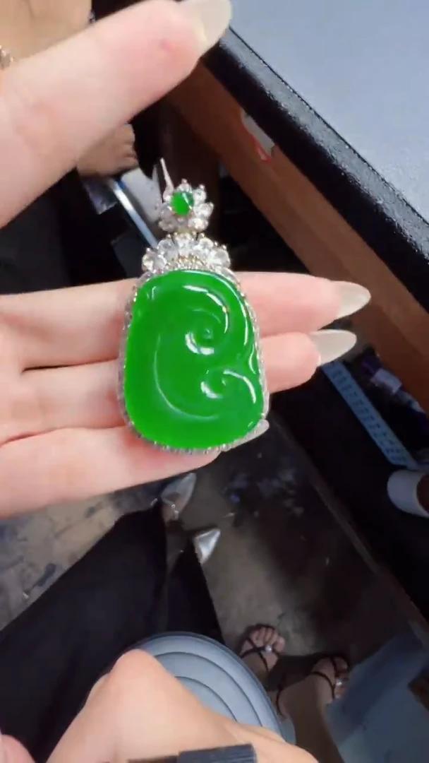 未镶嵌定制翡翠翡翠A货有轻微色差属于正常现象，如意多样性发货1