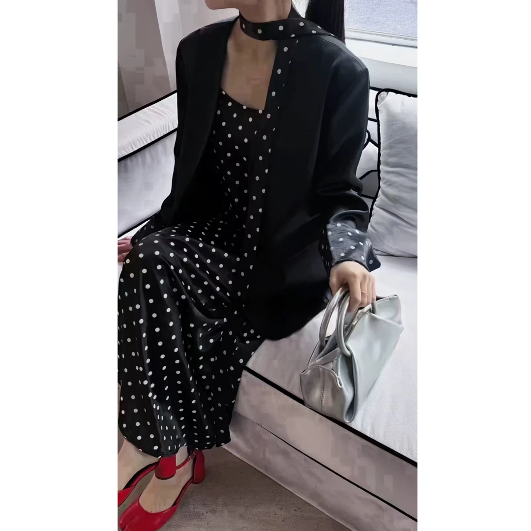 【嘎嘎.推荐】法式高级感缎面袖口波点设计感西服外套吊带裙套装