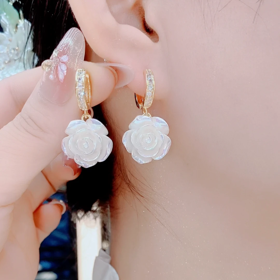铜合金合成锆石耳饰 143轻奢白色精致气质花朵耳环吊坠耳圈耳扣