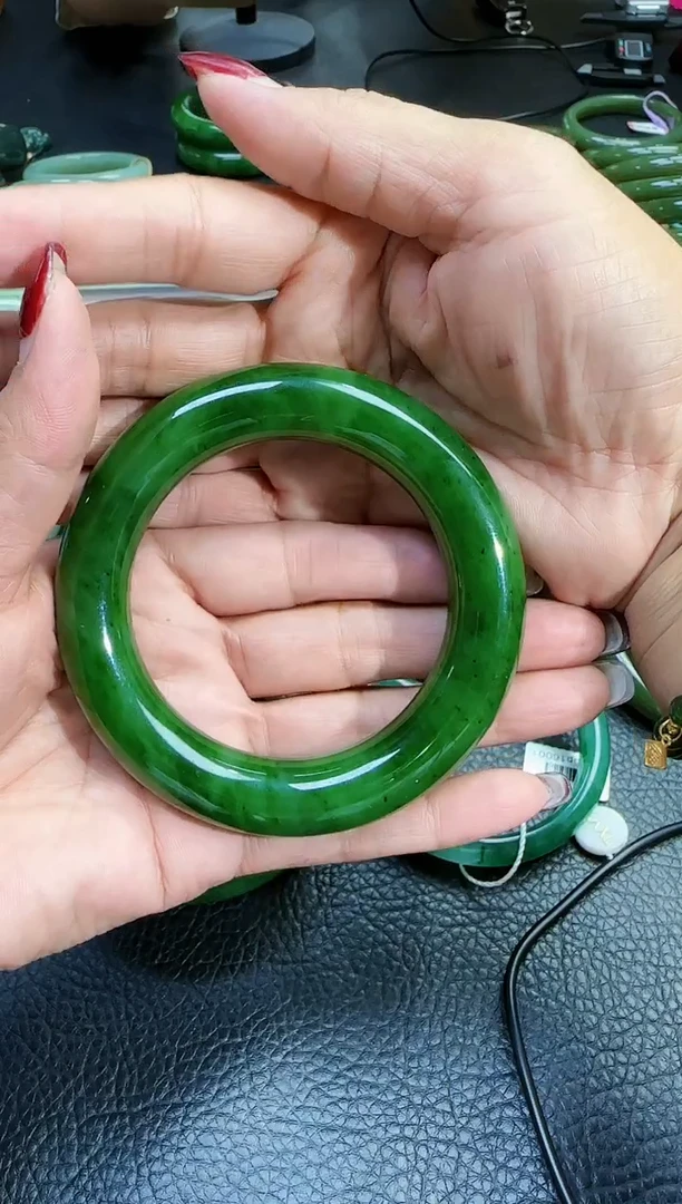 和田玉手镯未镶嵌碧玉手镯60-61mm