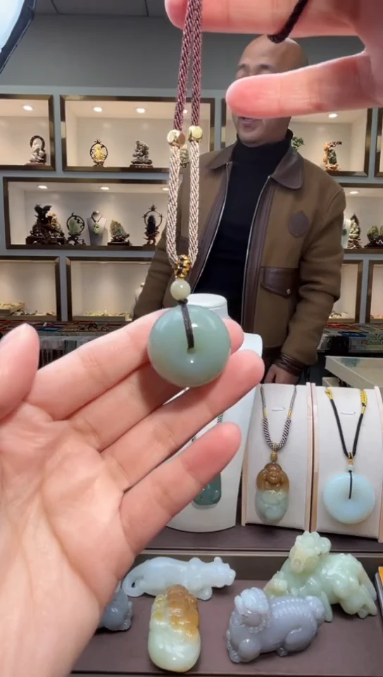 颈饰未镶嵌和田玉苏