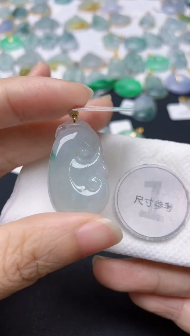 翡翠18K金镶嵌颈饰天然缅甸A货翡翠