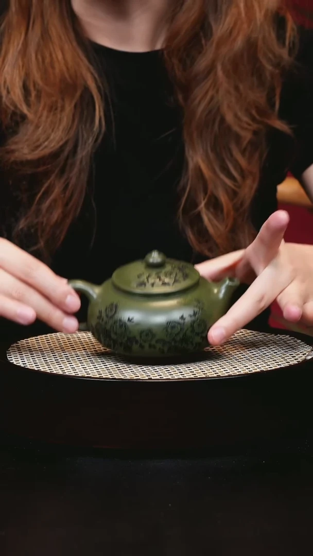 茶壶紫砂绿泥寒江牡丹