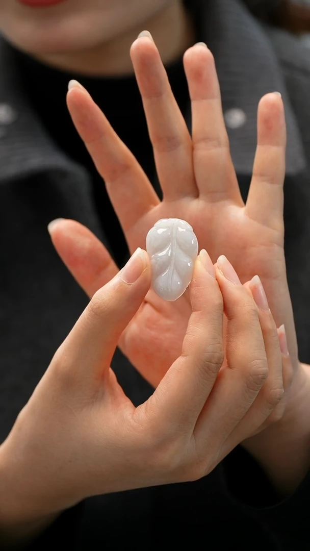 颈饰未镶嵌翡翠叶子