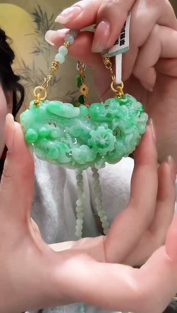 颈饰未镶嵌翡翠吊坠