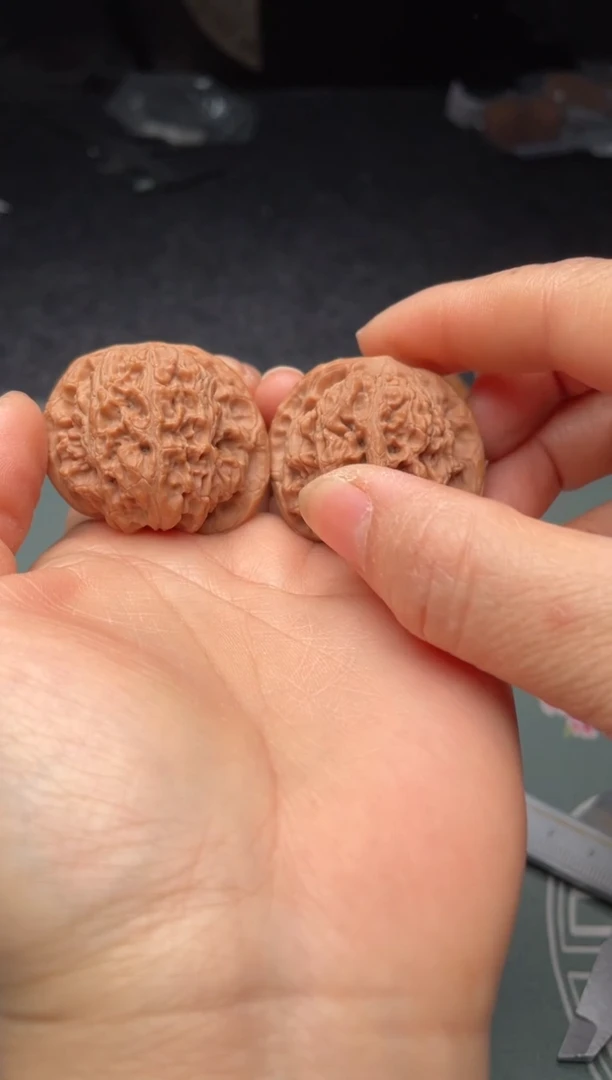 把件文玩核桃w234   龙洞玉 39 尺