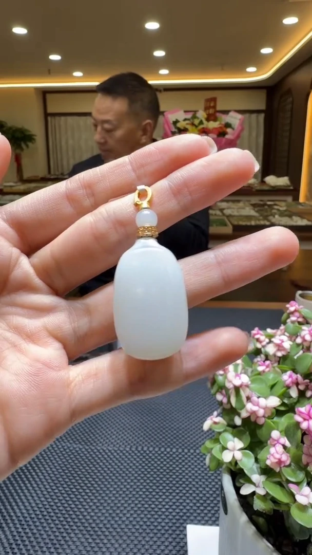颈饰未镶嵌和田玉挂件