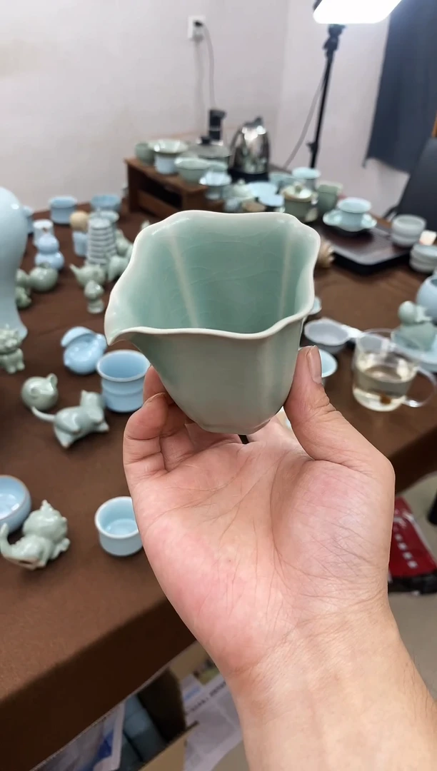 公道杯微瑕原矿仿古翠绿釉花口公道杯