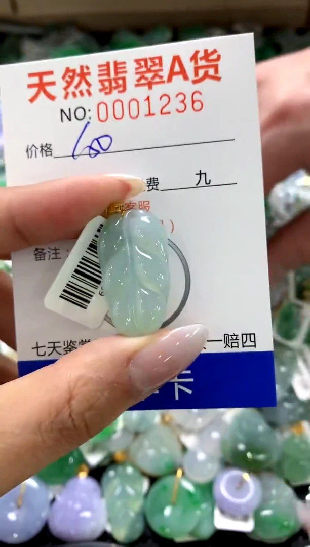 颈饰18K金镶嵌翡翠1111111111111111