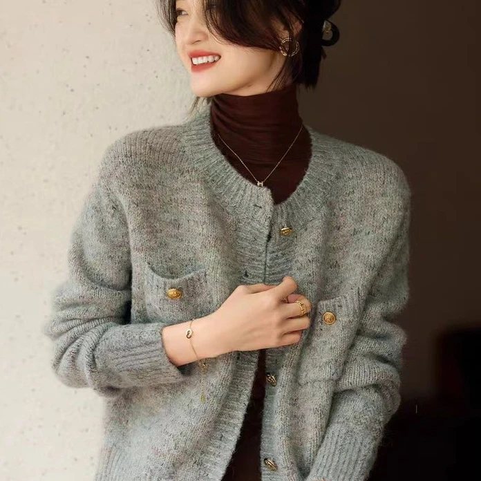 职业阿玛诗官女装2025年秋冬小香风软糯外套女宽松慵懒风针织开衫