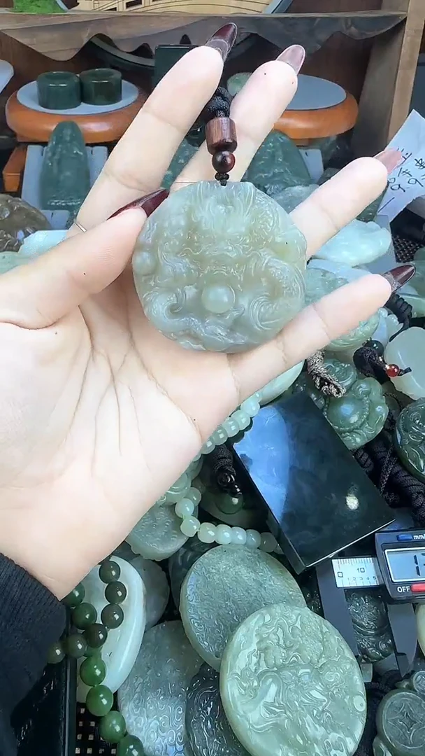 颈饰未镶嵌和田玉1