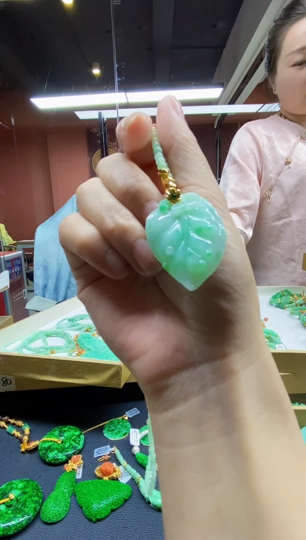 颈饰未镶嵌翡翠吊坠