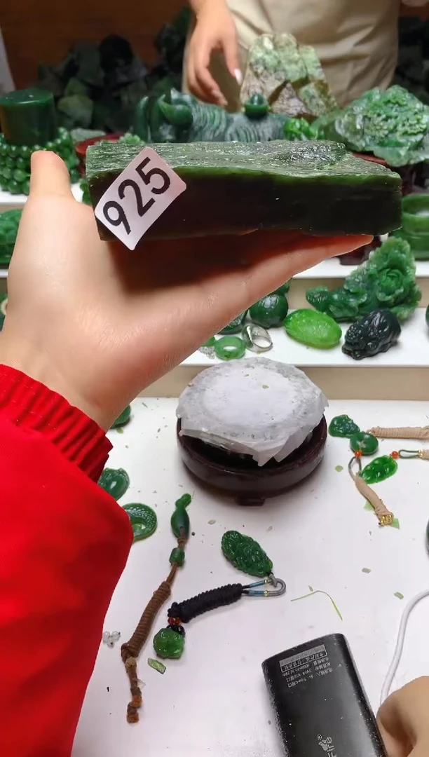 未镶嵌和田玉（青玉）珠宝半成品1
