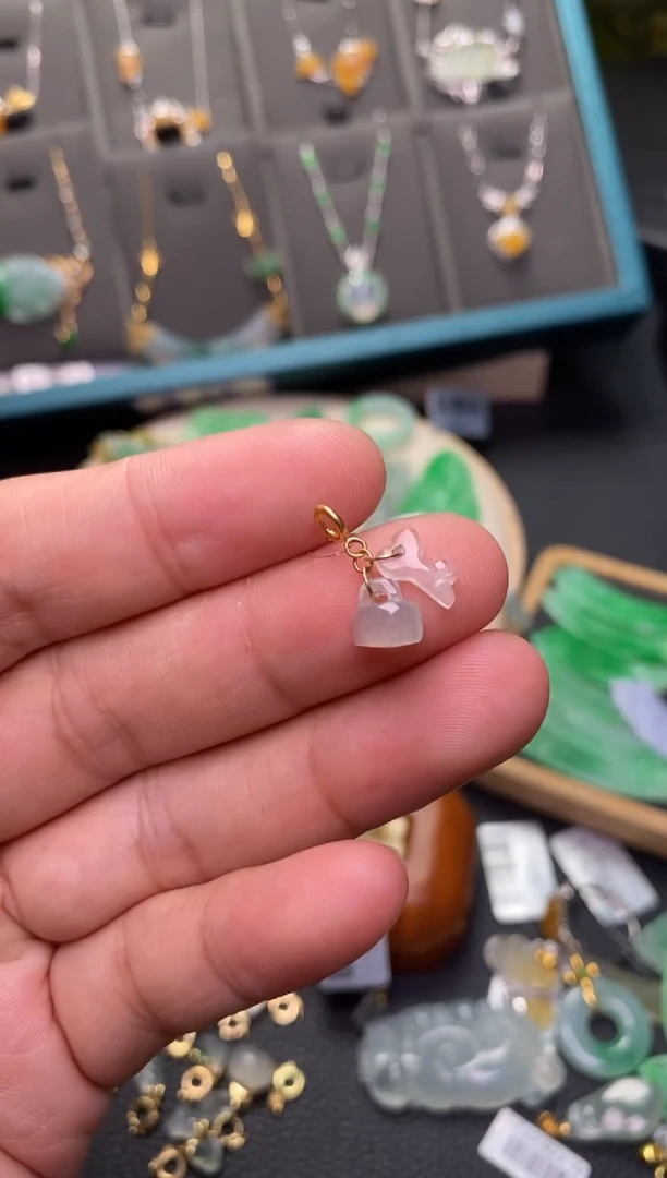 翡翠18K金镶嵌颈饰净货33044
