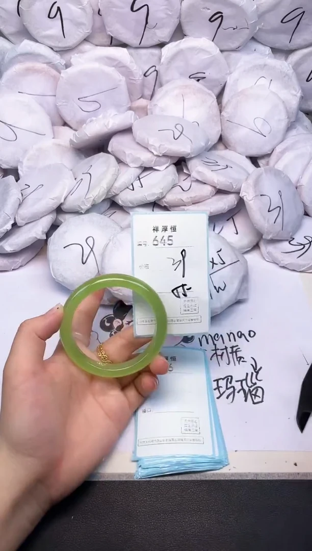玛瑙/玉髓手镯未镶嵌645