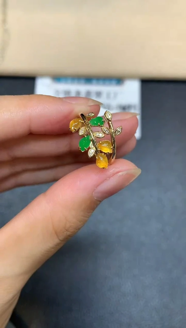 18K金镶嵌戒指翡翠随形【无服务费