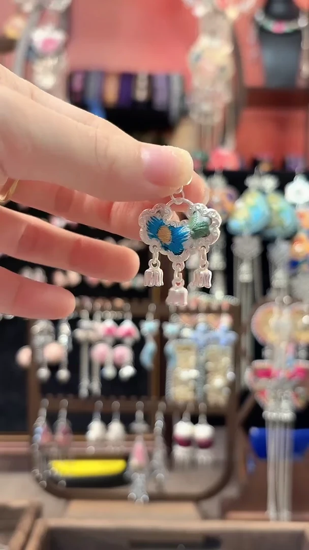 织绣 云织谣民族风精美饰品   340