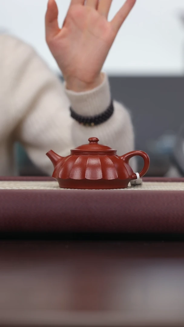 【闪购商品】紫砂茶壶hf大红袍群蝶160cc