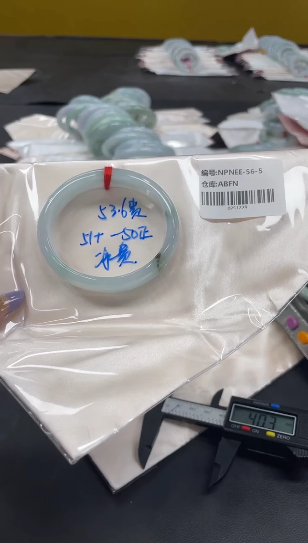 未镶嵌手镯翡翠翡翠手镯