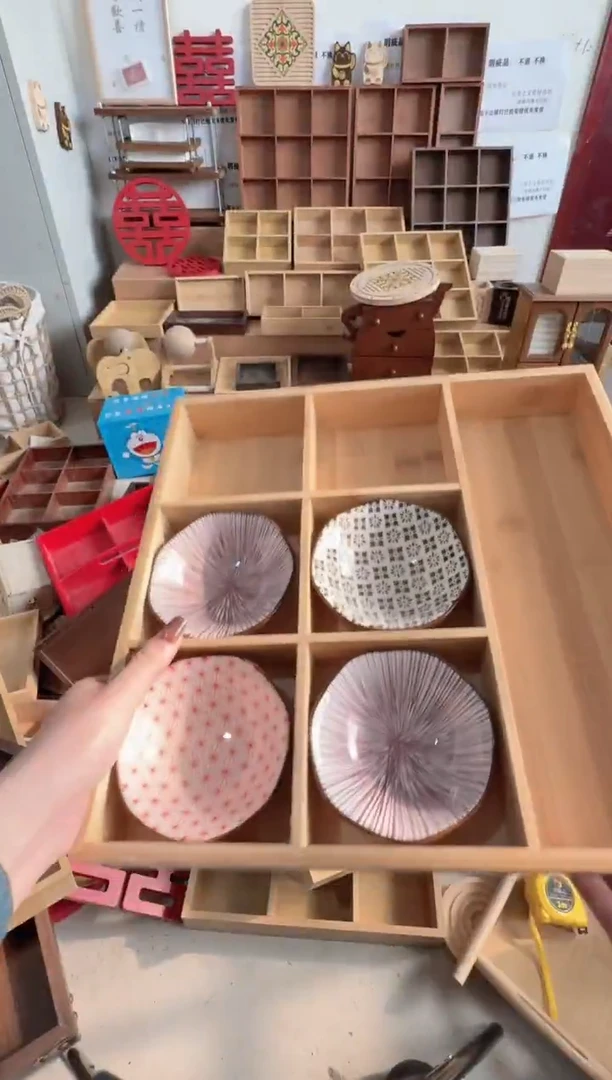 竹木七宫格加6个陶瓷碗微瑕拍下不退不换无售后