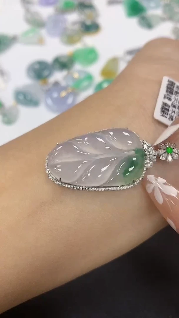 颈饰18K金镶嵌翡翠a货假一赔三支持复检百元上9元证书费自理