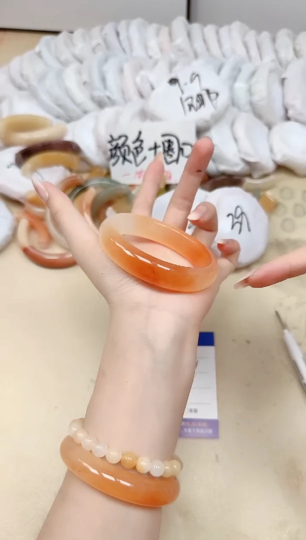 未镶嵌手镯石英质玉105/62