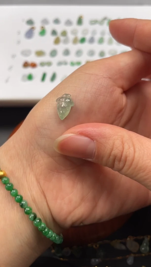 吊坠(不含链)18K金镶嵌翡翠一个JK410