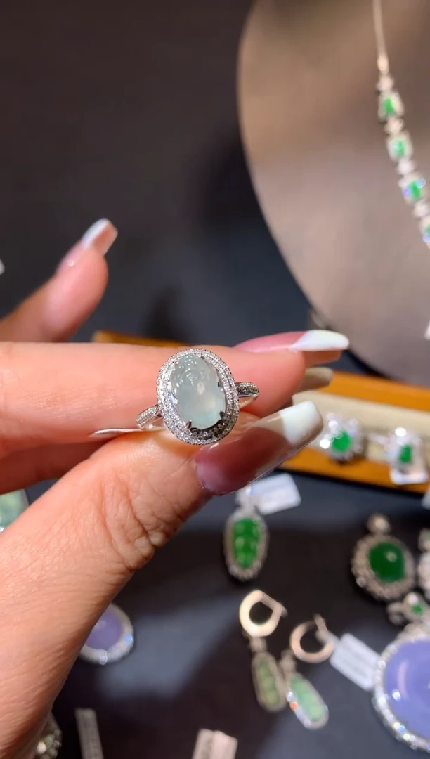 【闪购商品】翡翠吊坠(不含链)18K金镶嵌吊坠