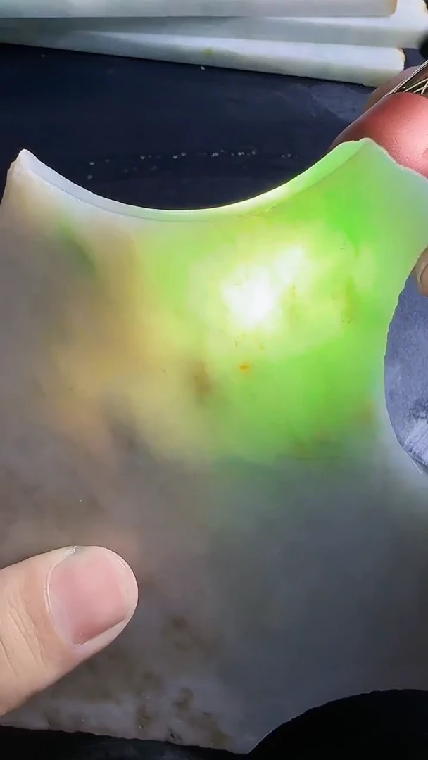 翡翠未镶嵌挂件090翡翠