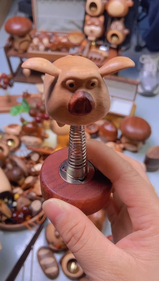 飞天猪车载摆件