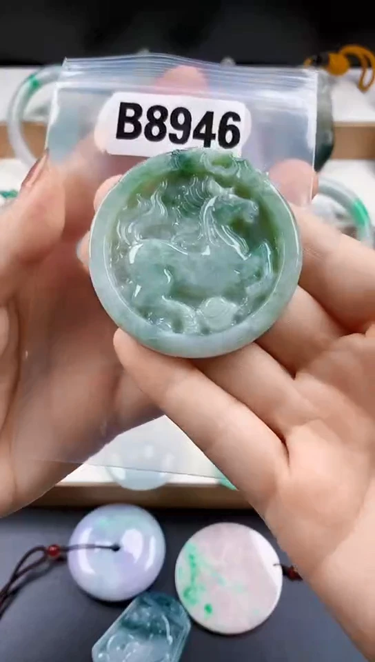 颈饰未镶嵌翡翠天然翡翠吊坠·挂件