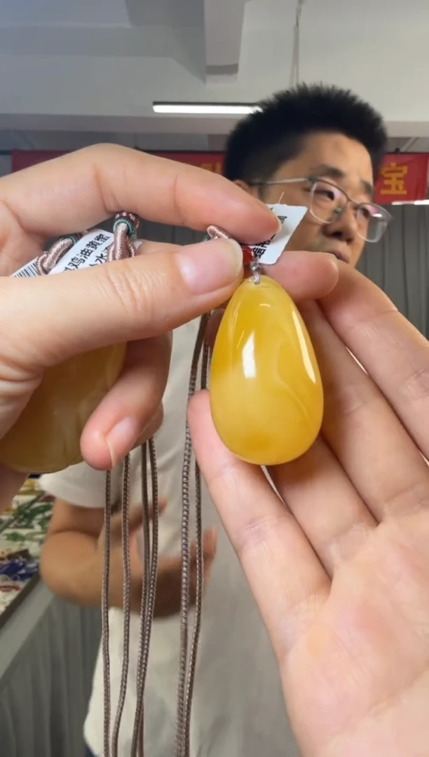 未镶嵌吊坠(不含链)蜜蜡俄料鸡油黄蜜蜡吊坠水滴10-11克