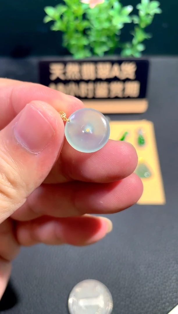 颈饰18K金镶嵌翡翠翡翠