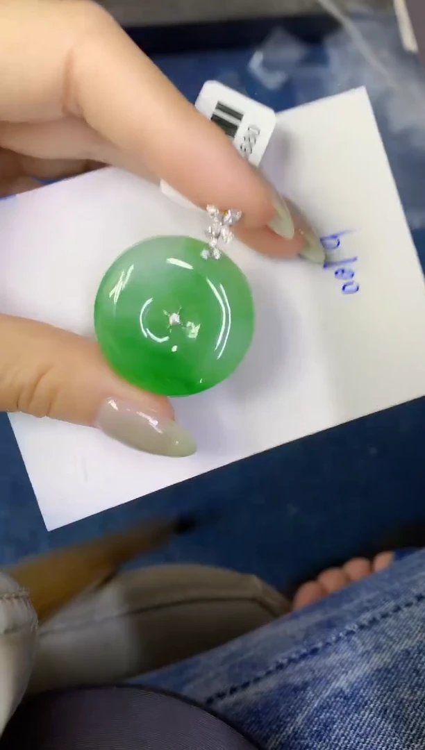 翡翠18K金镶嵌颈饰缅甸天然翡翠A货