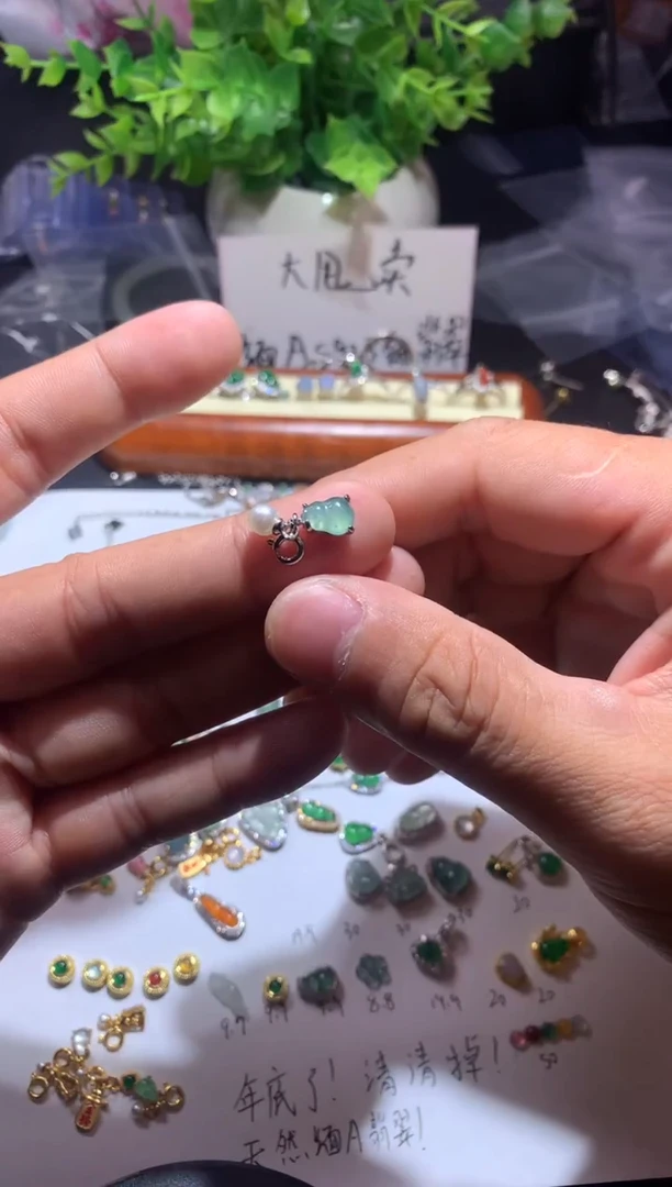 吊坠(不含链)未镶嵌翡翠1