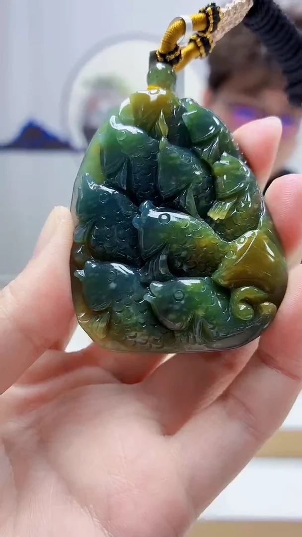 未镶嵌定制翡翠4688zm-毛货挂件12年年有鱼