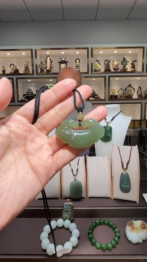 和田玉未镶嵌颈饰苏