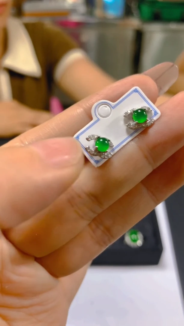 翡翠未镶嵌耳饰多样性发一