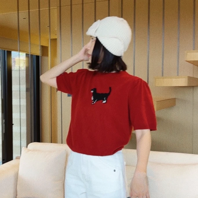 【MGDM】全羊毛红色趣味腊肠小狗提花针织短袖女2025春HS25001