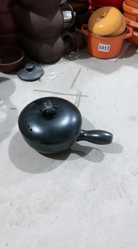 瑕疵黑色手把锅带盖