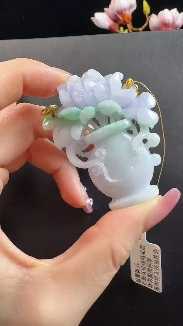 颈饰未镶嵌翡翠花瓶