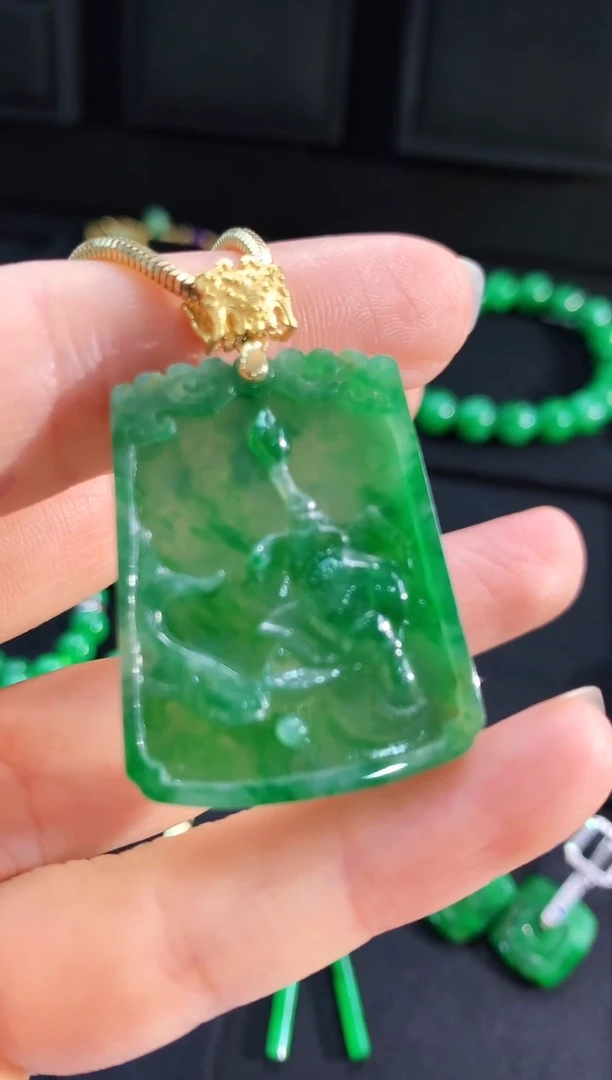 【闪购商品】翡翠吊坠(不含链)18K金镶嵌吊坠