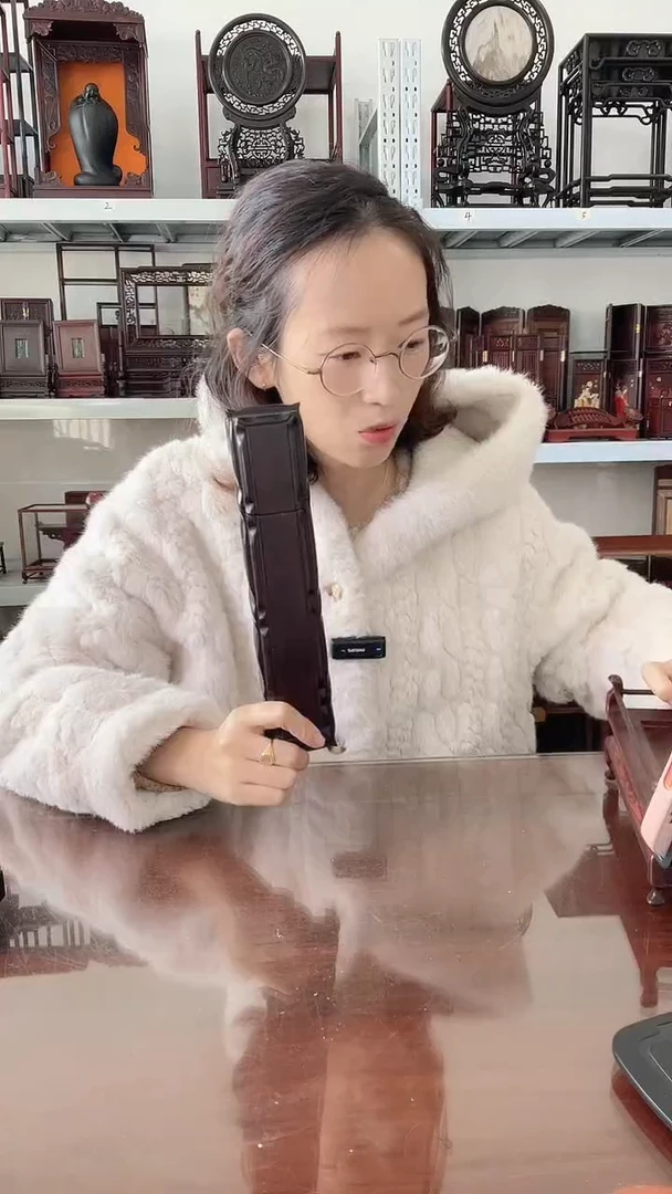 花梨木类筷子盒有瑕疵   20