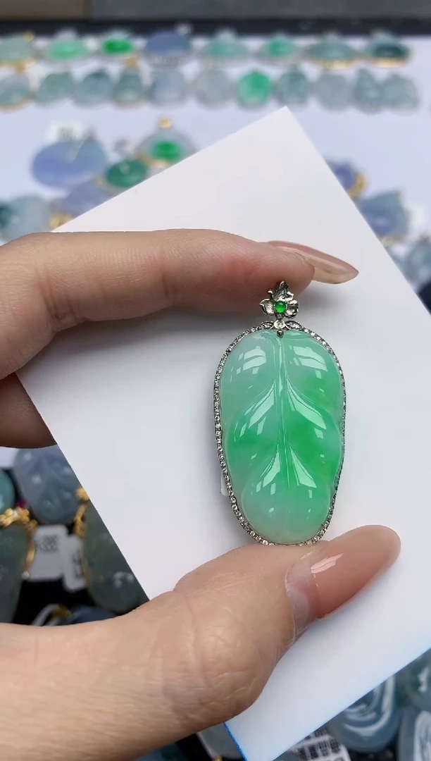 【闪购商品】翡翠挂件18K金镶嵌天然翡翠A货