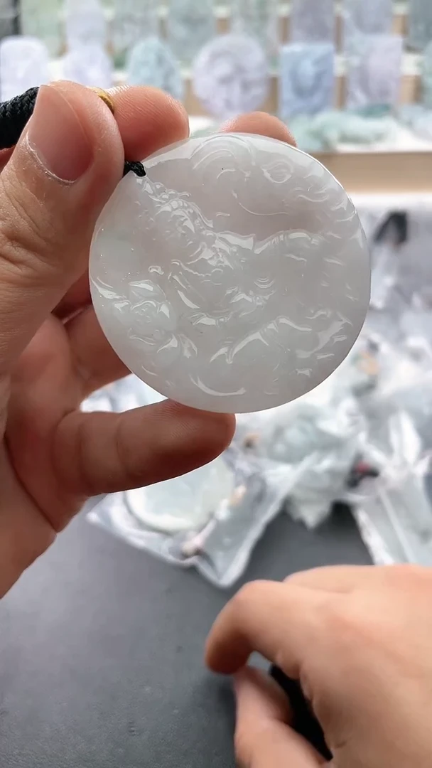 翡翠未镶嵌颈饰..../6/1/ 111