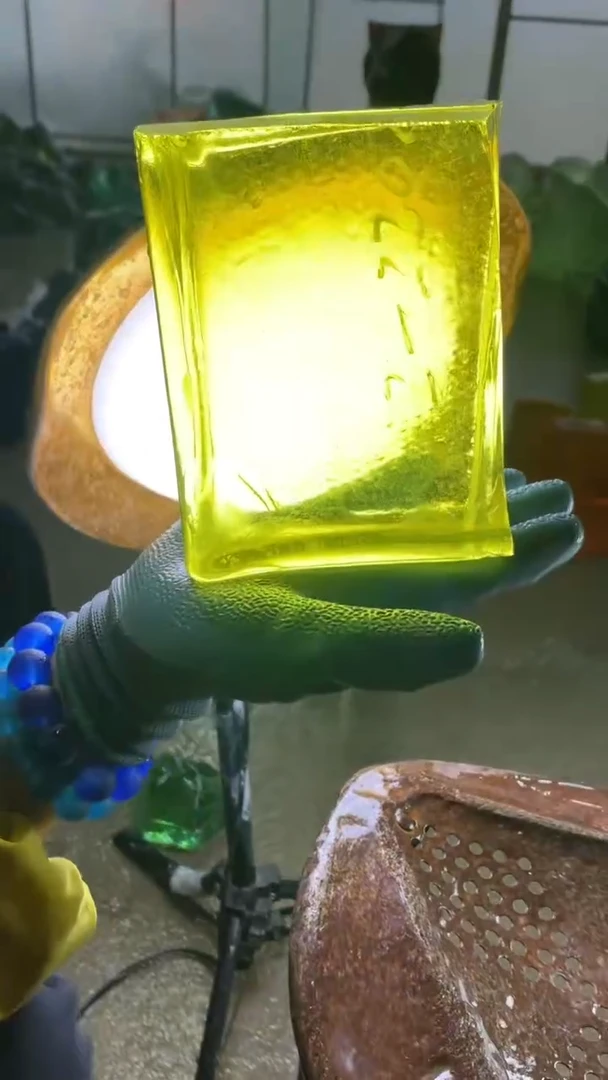 新疆五彩石石头。