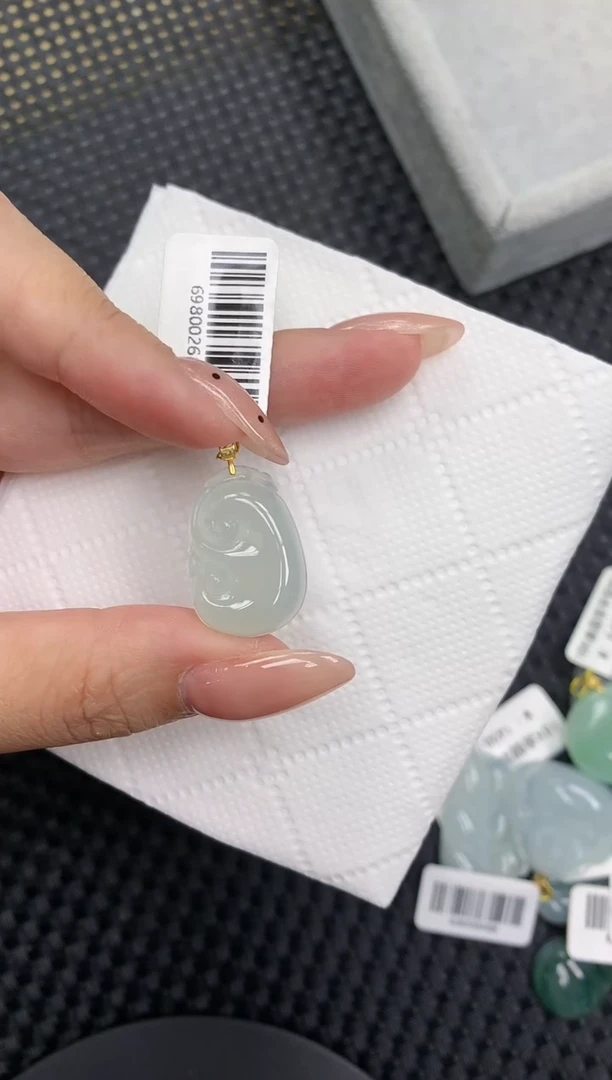 颈饰18K金镶嵌翡翠1111111111