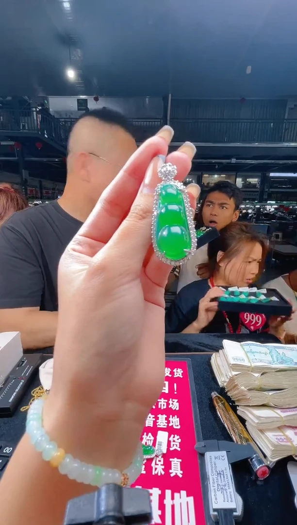 玛瑙/玉髓吊坠(不含链)未镶嵌天然玉石吊坠 多样性发其一