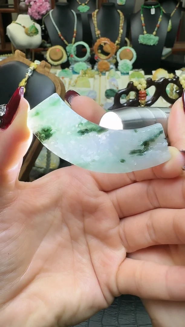 【闪购商品】翡翠颈饰未镶嵌天然翡翠山水弯弯